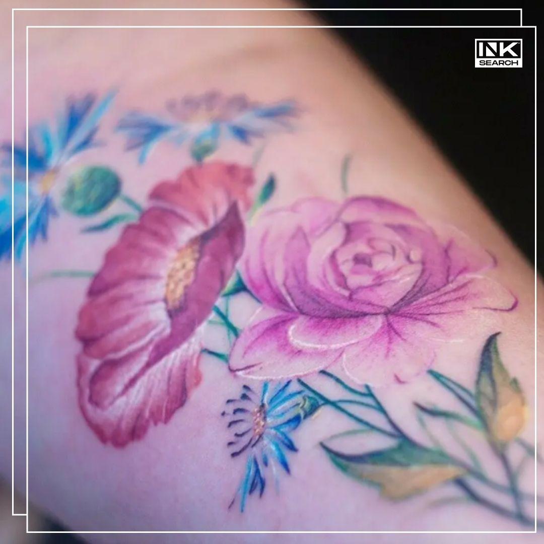 Tatuaże florystyczne - najpopularniejsze, kobiece wzory!