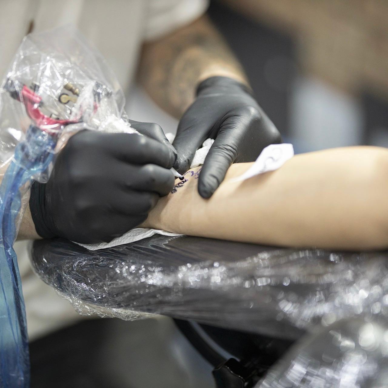 Ephemeral Tattoo. Tatuaż stworzony, żeby zniknąć
