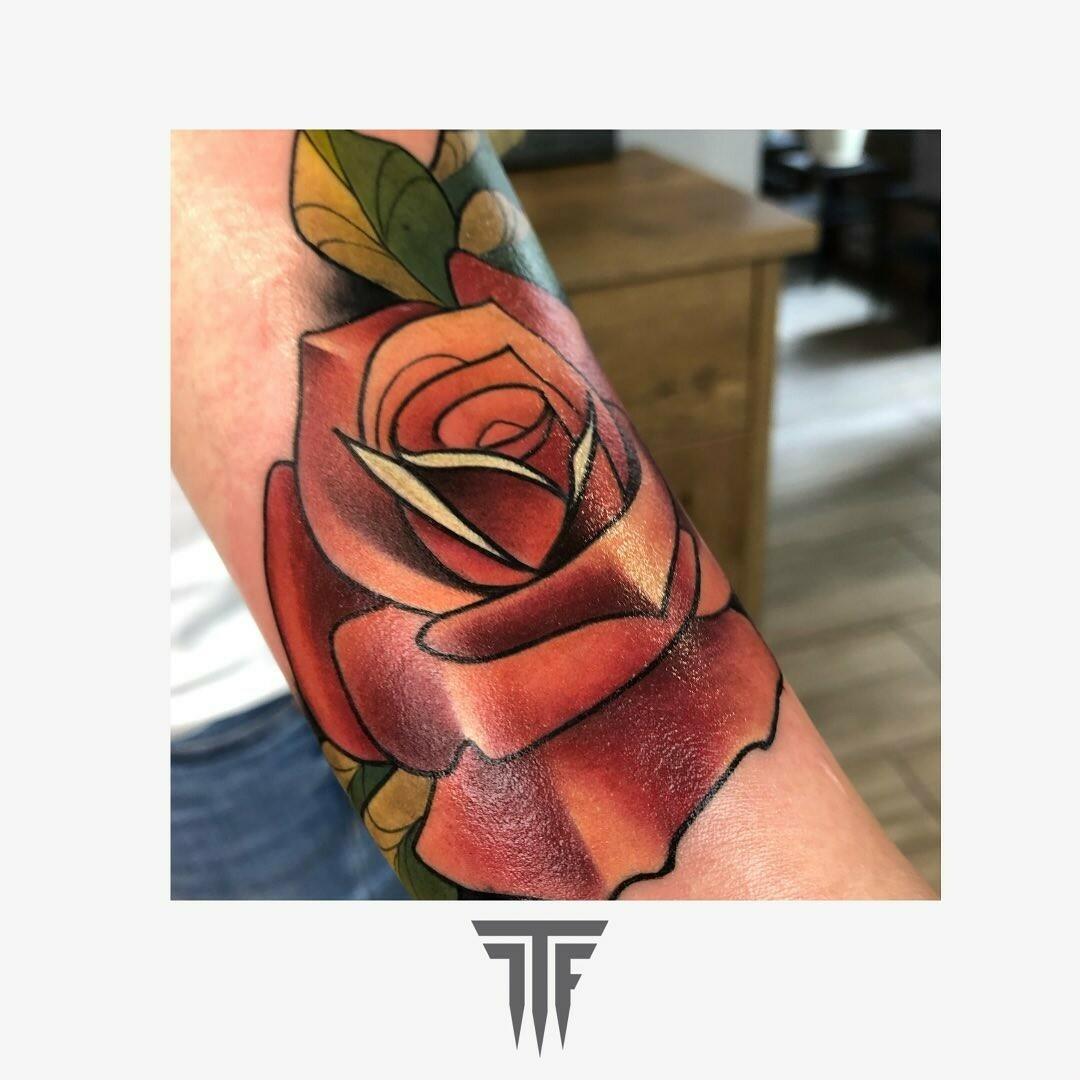 Inksearch tattoo La Familia Tattoo Shop