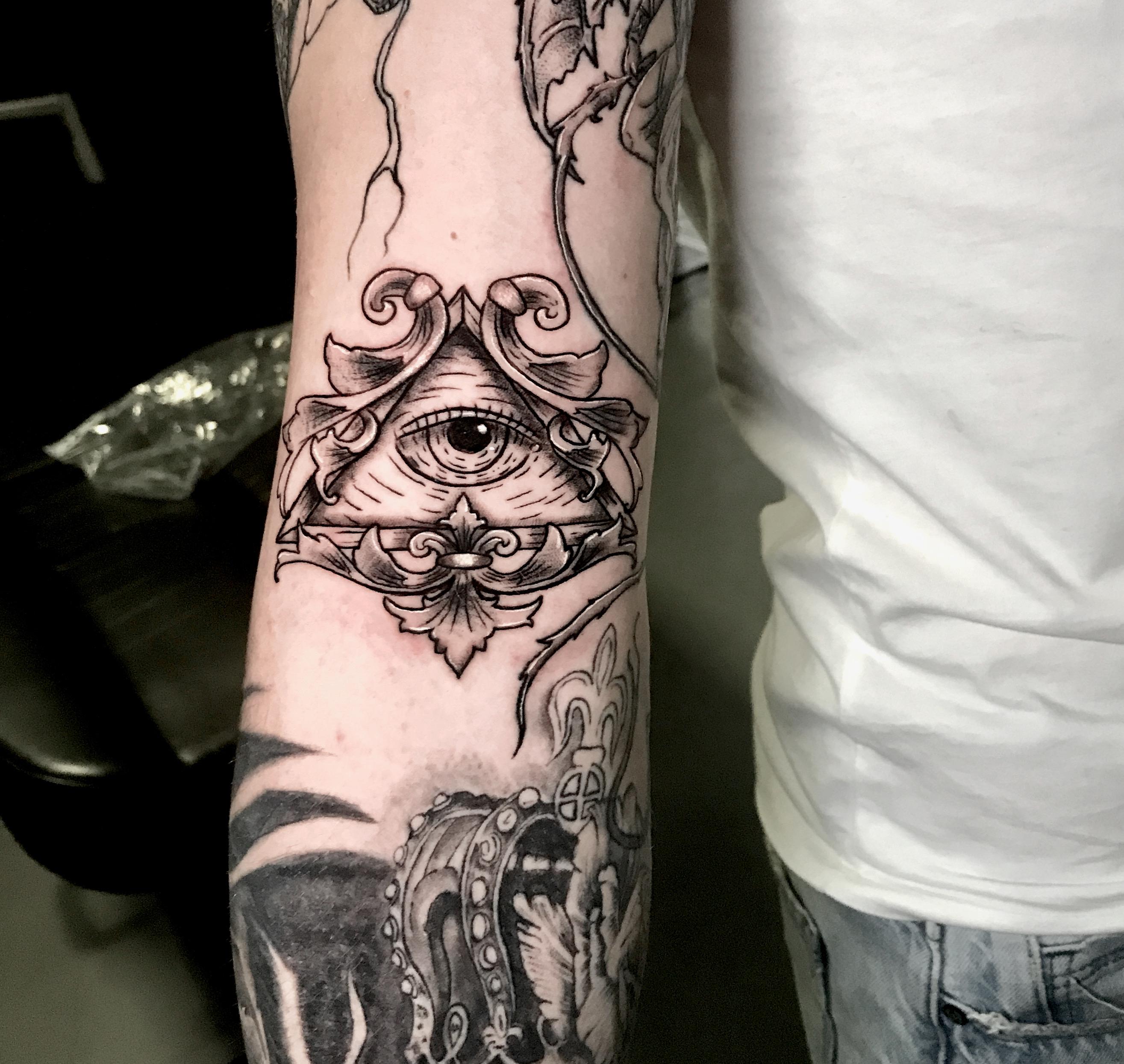 Inksearch tattoo Notomasz Tatuaż