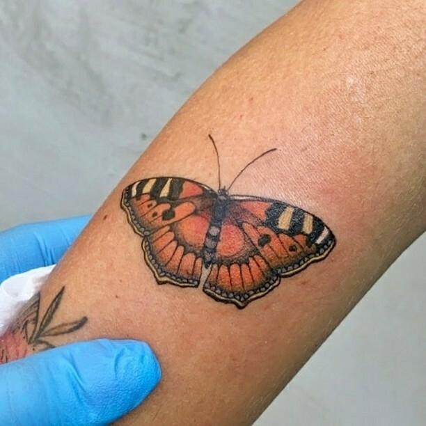 Inksearch tattoo La Familia Tattoo Shop