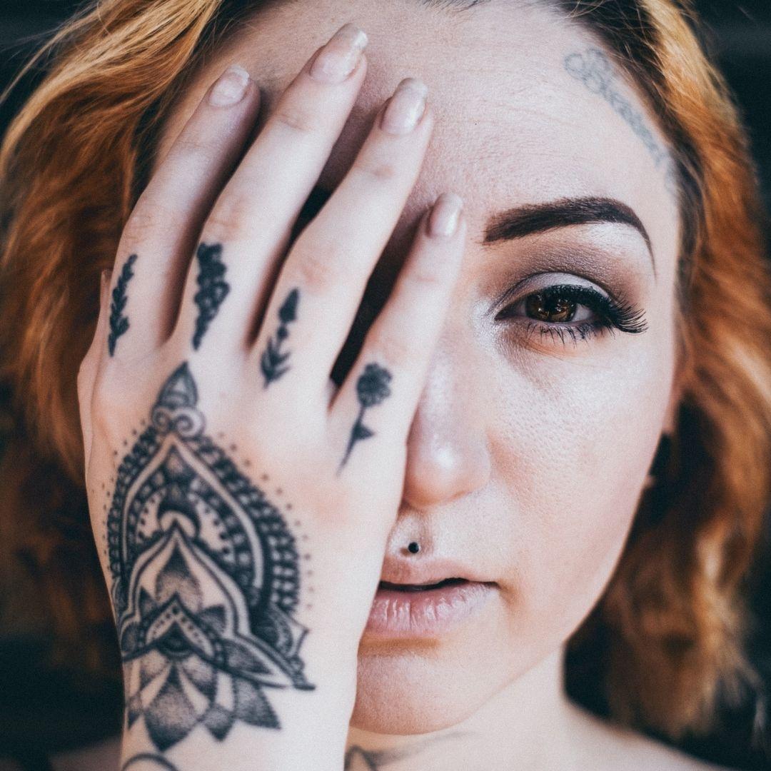 Tatuaż na twarzy - odwaga czy przesada?